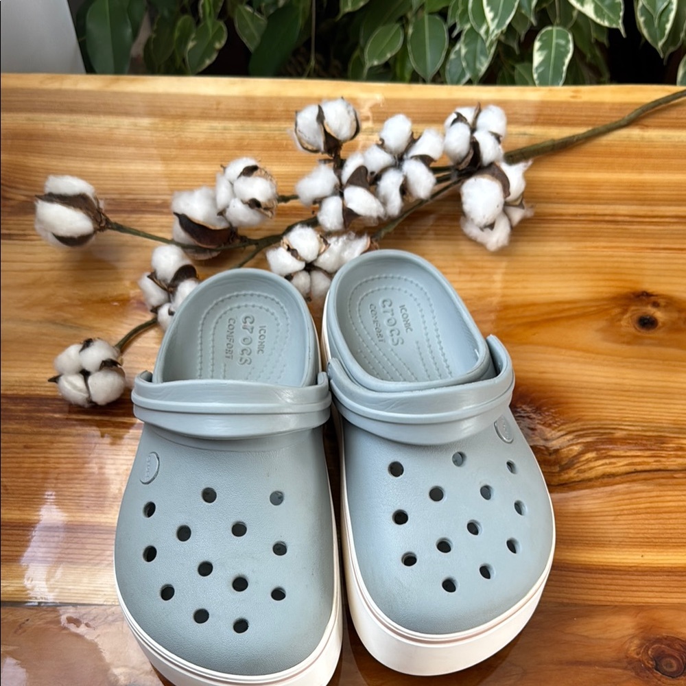 CROCS Blue Sandals with Ventilation Holes and Heel Strap